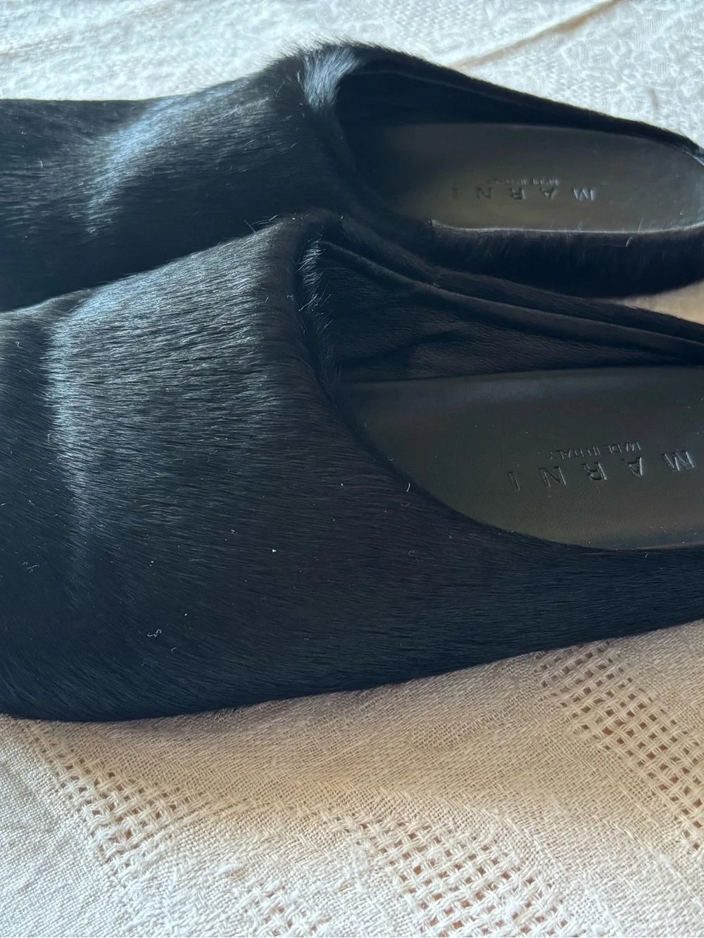 Marni Black Long-Hair Calfskin Fussbett Mules